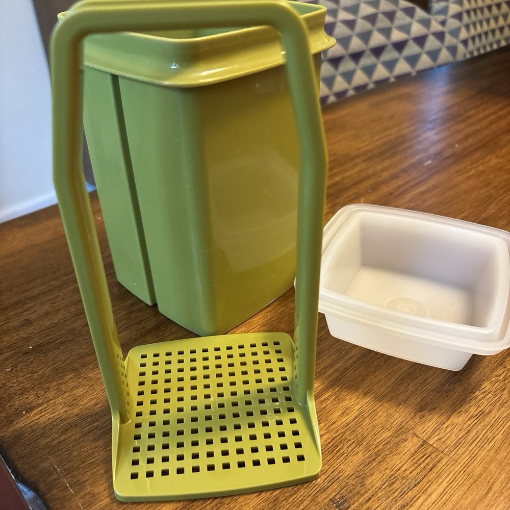 Vintage Tupperware Pick-A-Deli Pickle Keeper Avocado Green 1330-10 w/Lift Strain